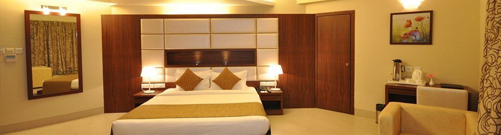 Kempton Hotel Kolkata Bagian luar foto