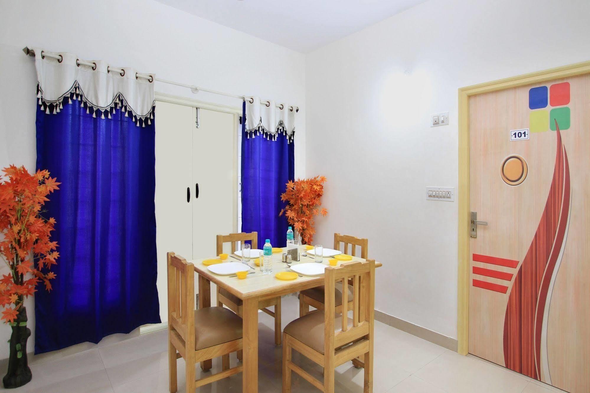 Kempton Hotel Kolkata Bagian luar foto