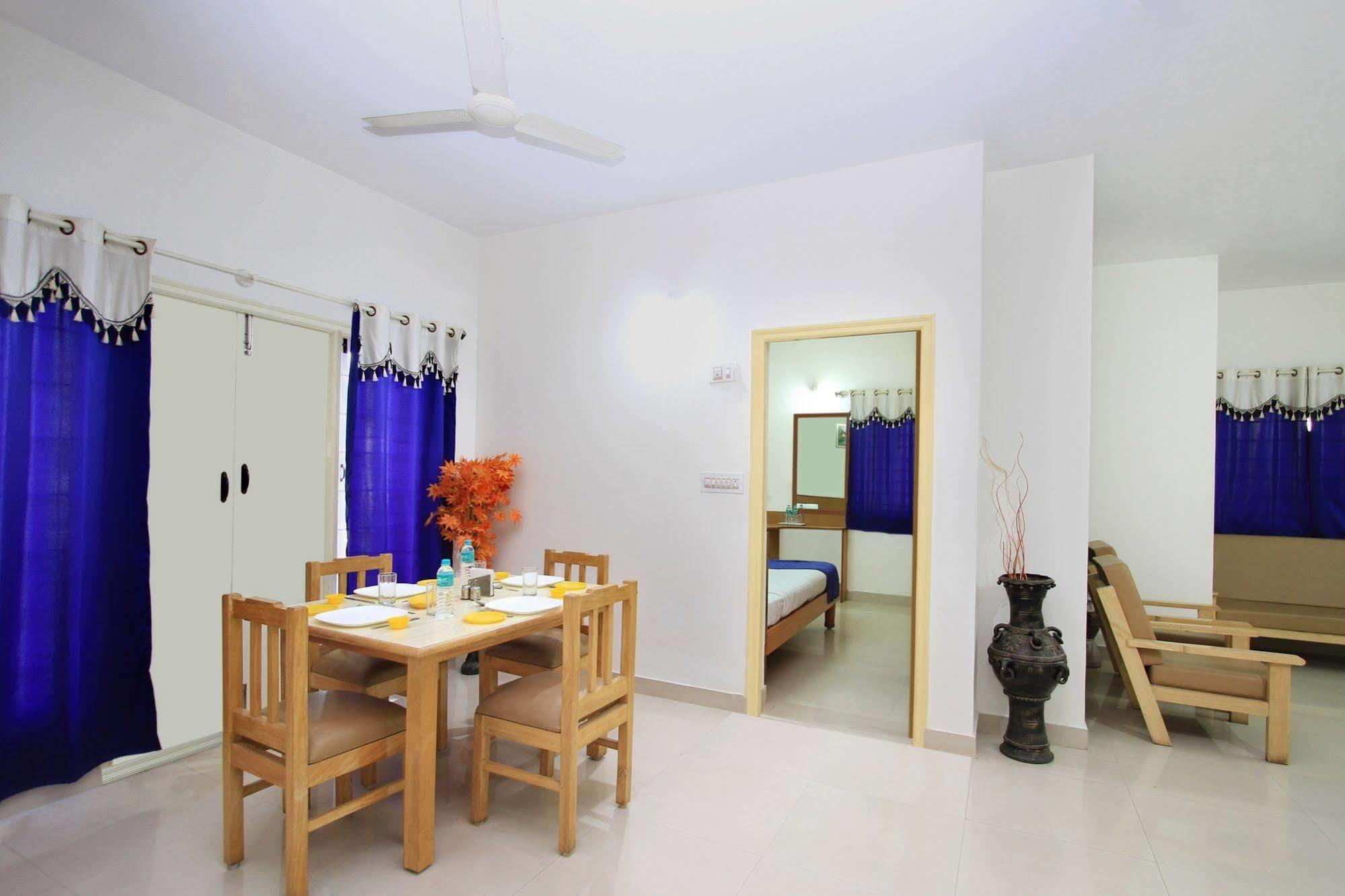 Kempton Hotel Kolkata Bagian luar foto