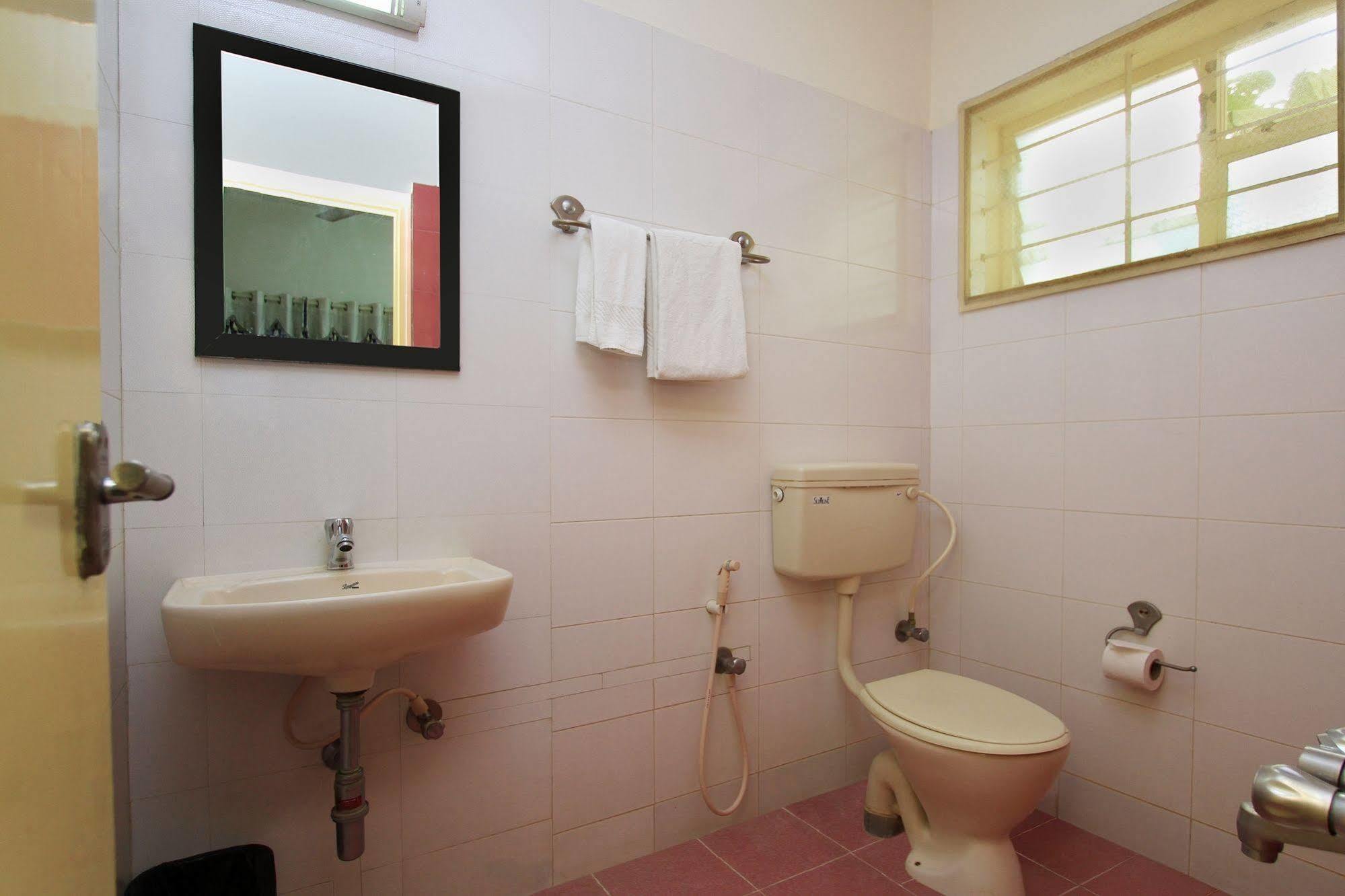 Kempton Hotel Kolkata Bagian luar foto