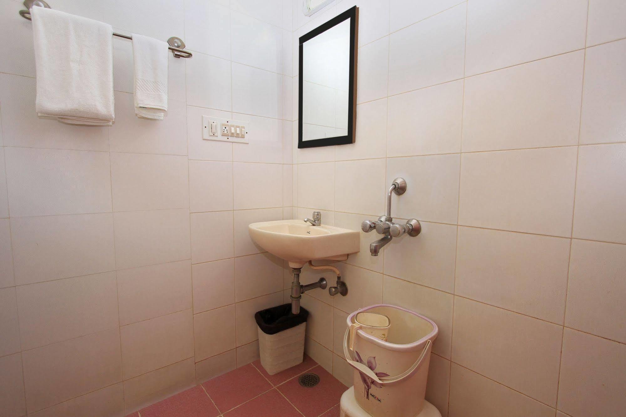 Kempton Hotel Kolkata Bagian luar foto