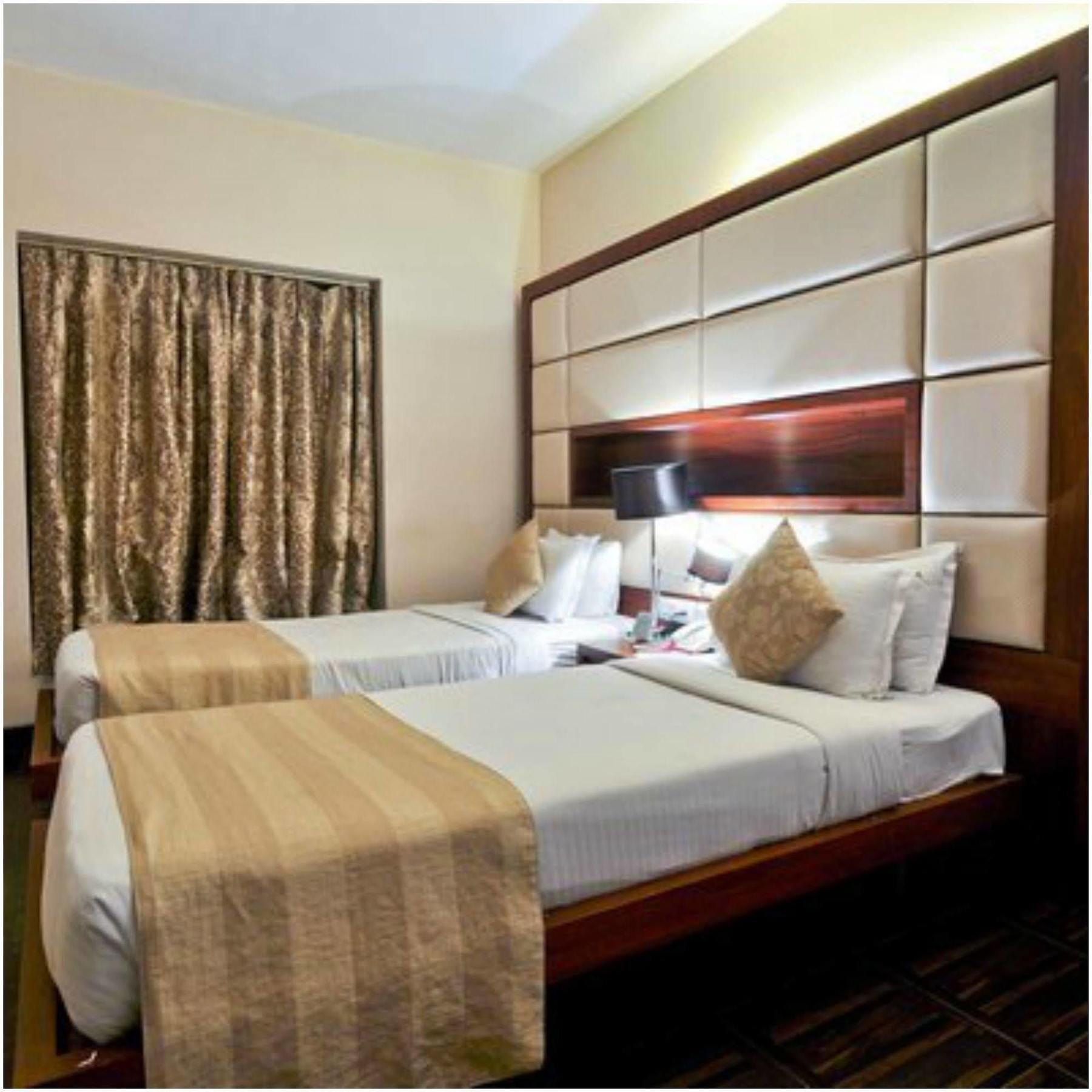 Kempton Hotel Kolkata Bagian luar foto