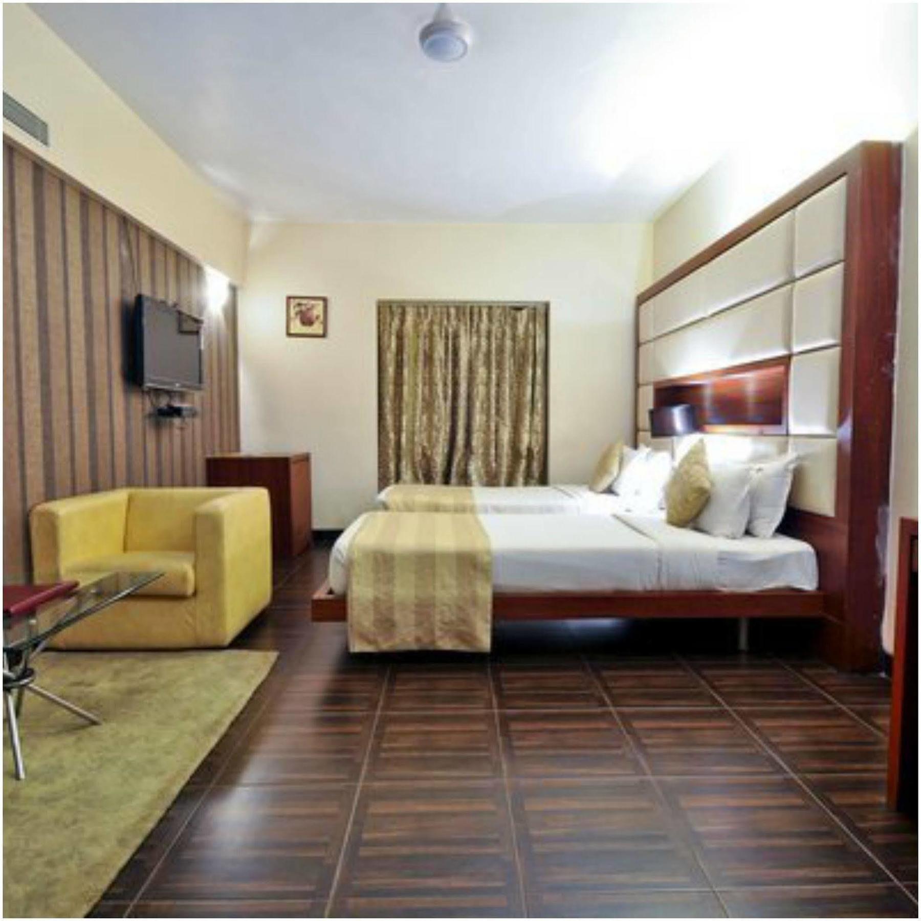 Kempton Hotel Kolkata Bagian luar foto