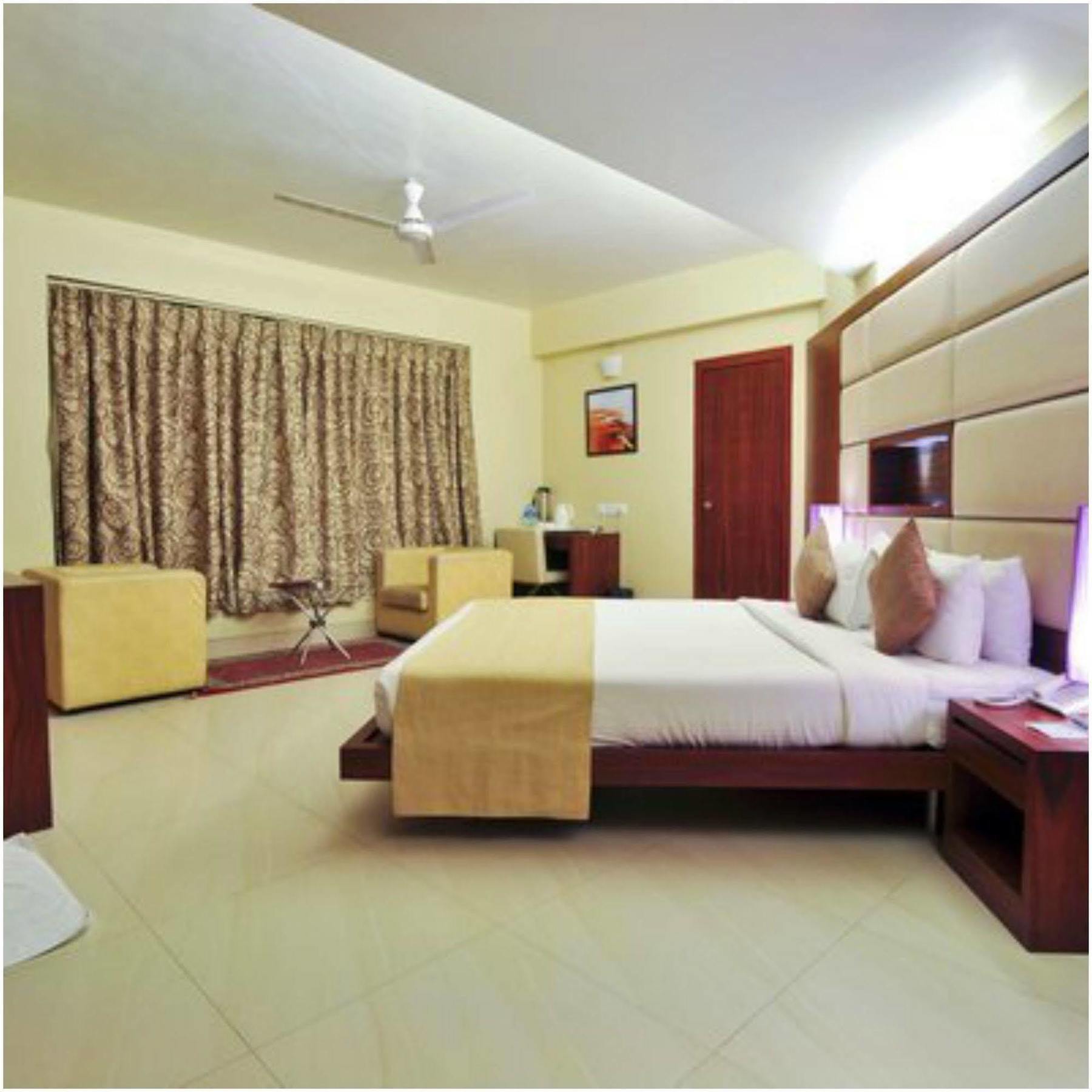 Kempton Hotel Kolkata Bagian luar foto