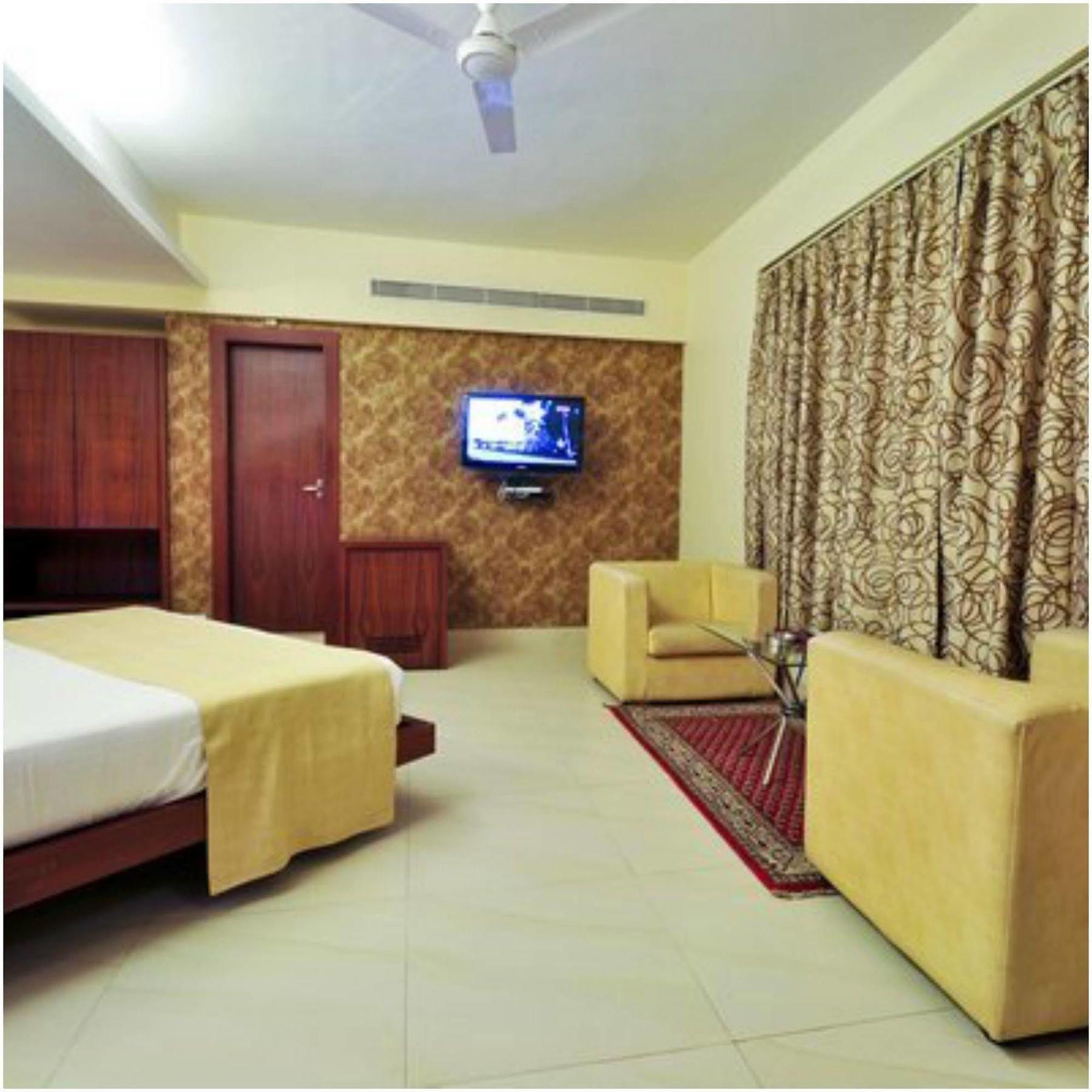 Kempton Hotel Kolkata Bagian luar foto