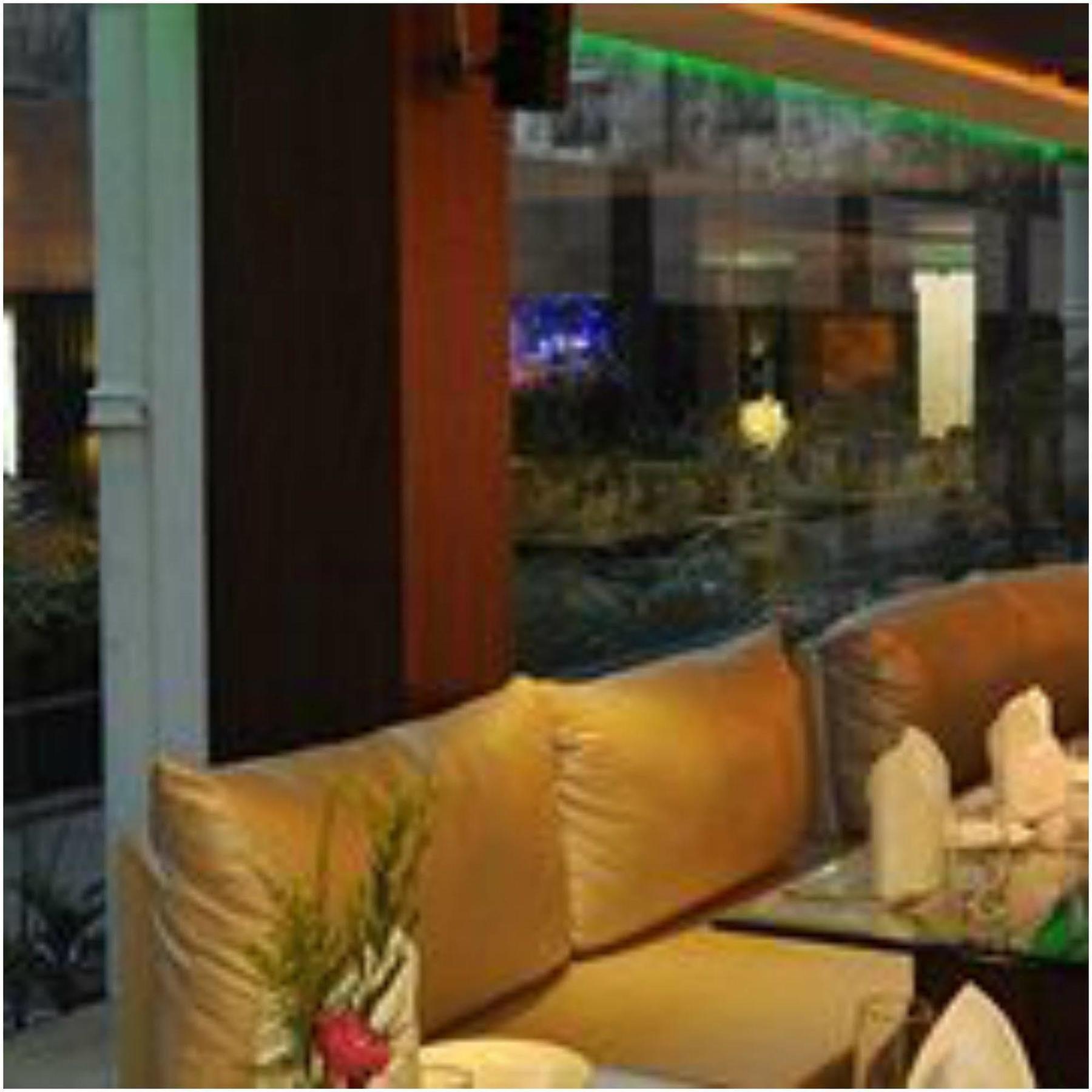 Kempton Hotel Kolkata Bagian luar foto