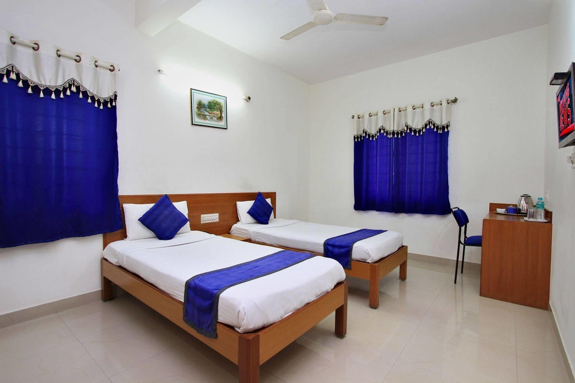 Kempton Hotel Kolkata Bagian luar foto