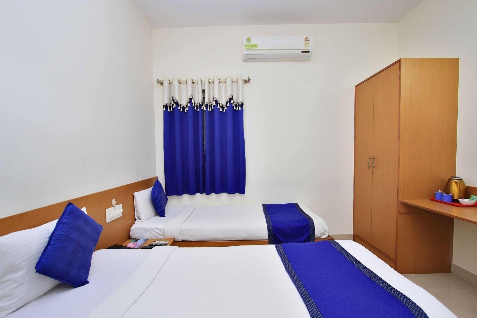 Kempton Hotel Kolkata Bagian luar foto