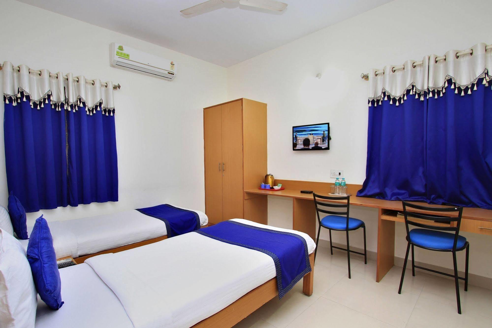 Kempton Hotel Kolkata Bagian luar foto